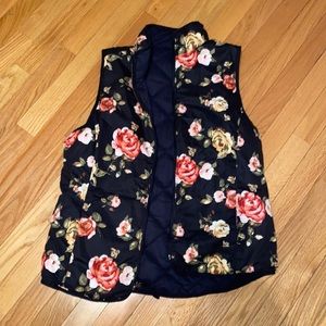 Kensie Reversible Puffer Vest Floral and Solid Navy